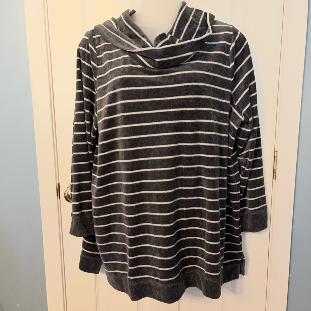 Avenue velour top